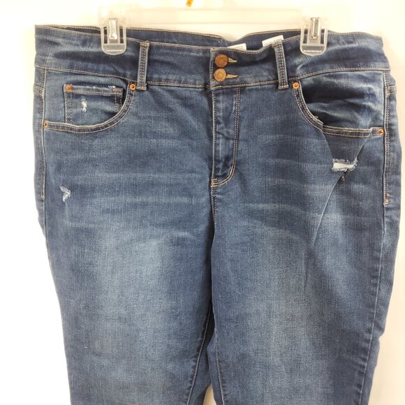 Time and Tru Stretch Ankle Mid Rise Sz 18 Blue Distressed Double Button Jeans - Picture 2 of 11